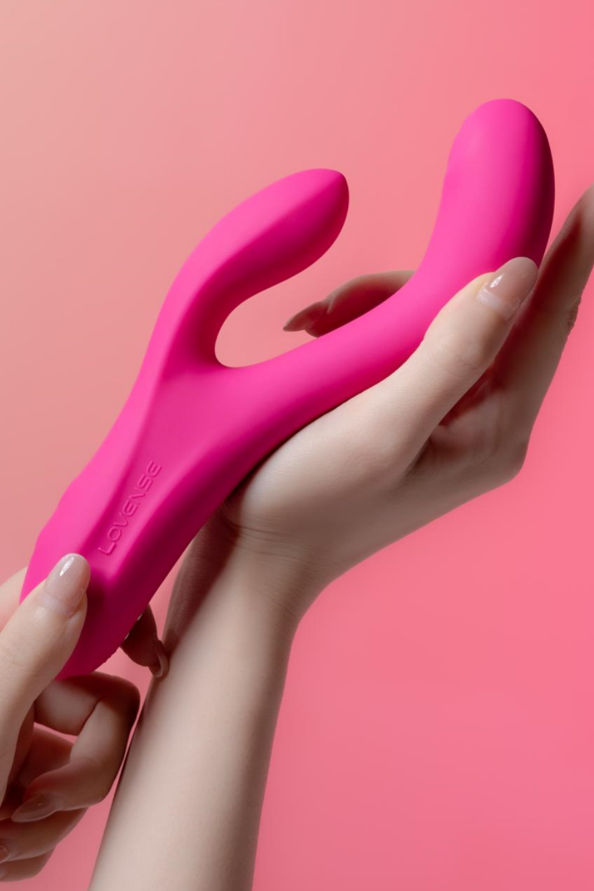 Lovense Osci 3 Heating Rabbit Vibrator Hand Size | Matilda's Lifestyle