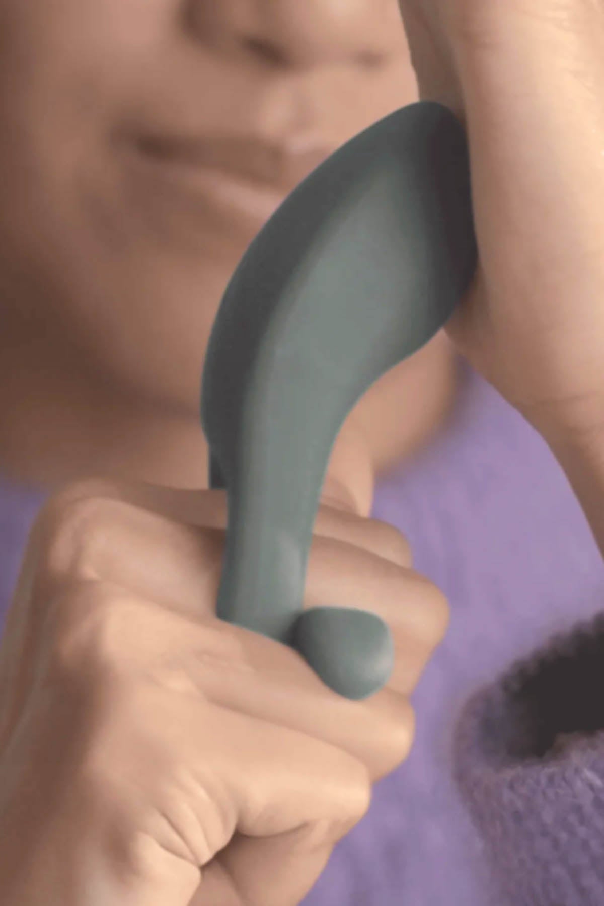 Dame Hug - Adjustable Vibrating C-Ring